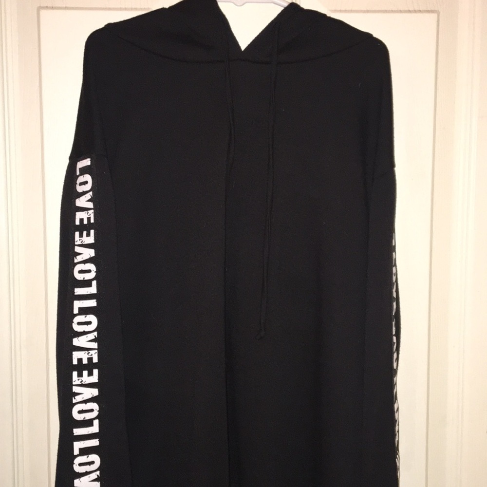 Small Black White Pullover "LOVE"